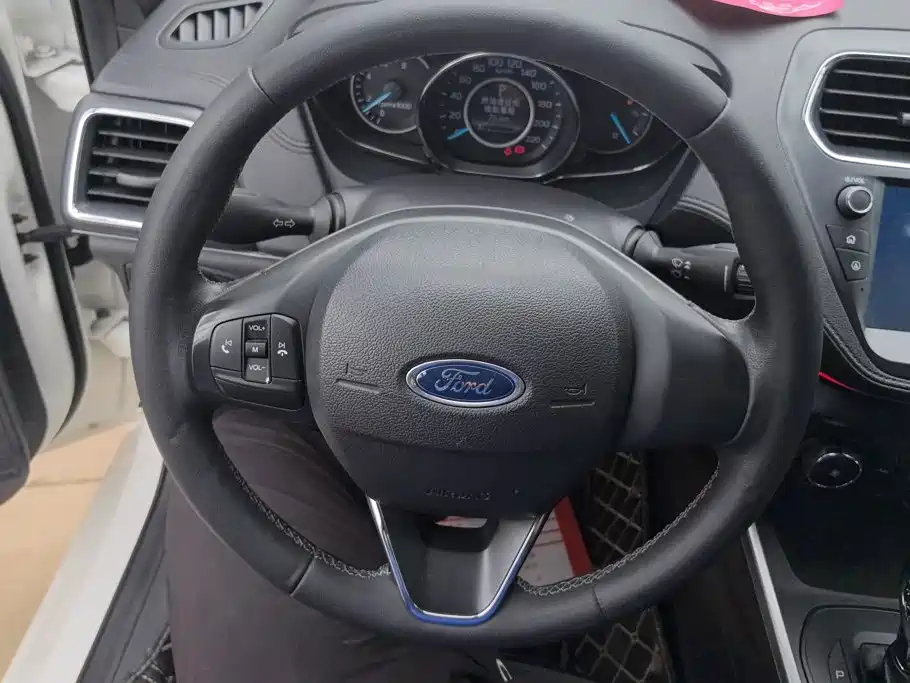 Ford Escort 2019 — фото 15