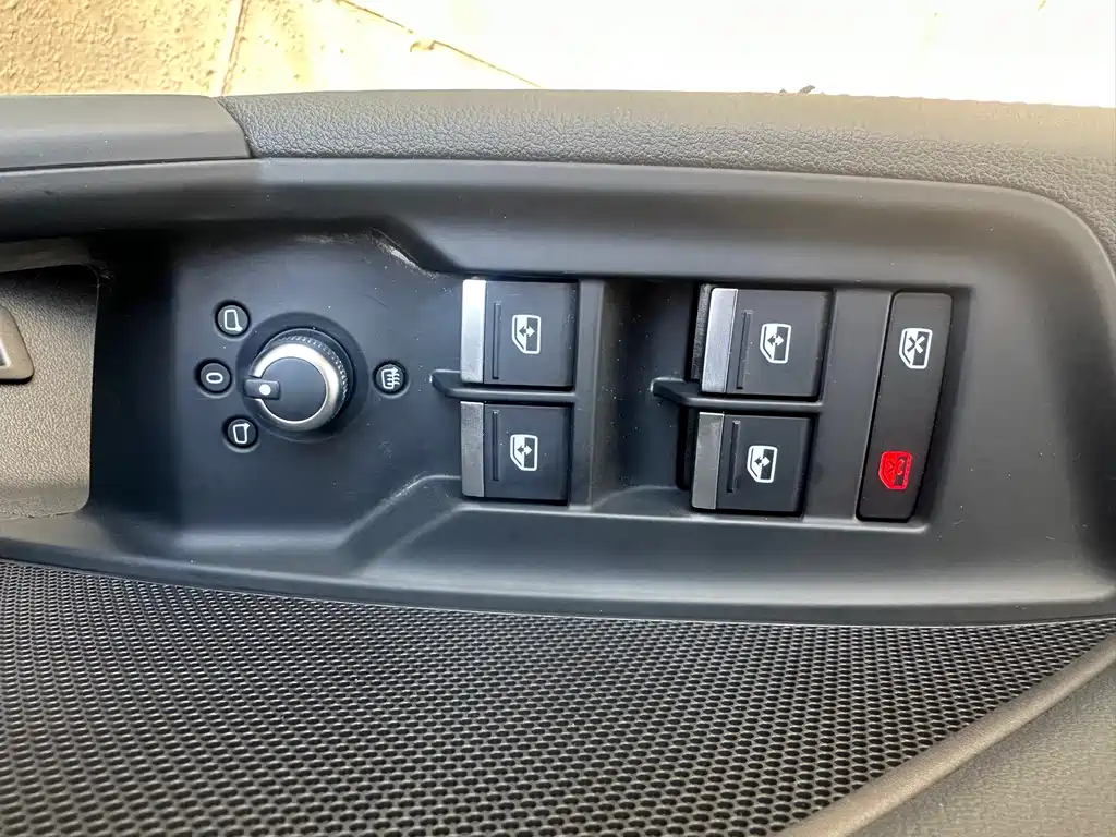 Audi A3 2023 — фото 11