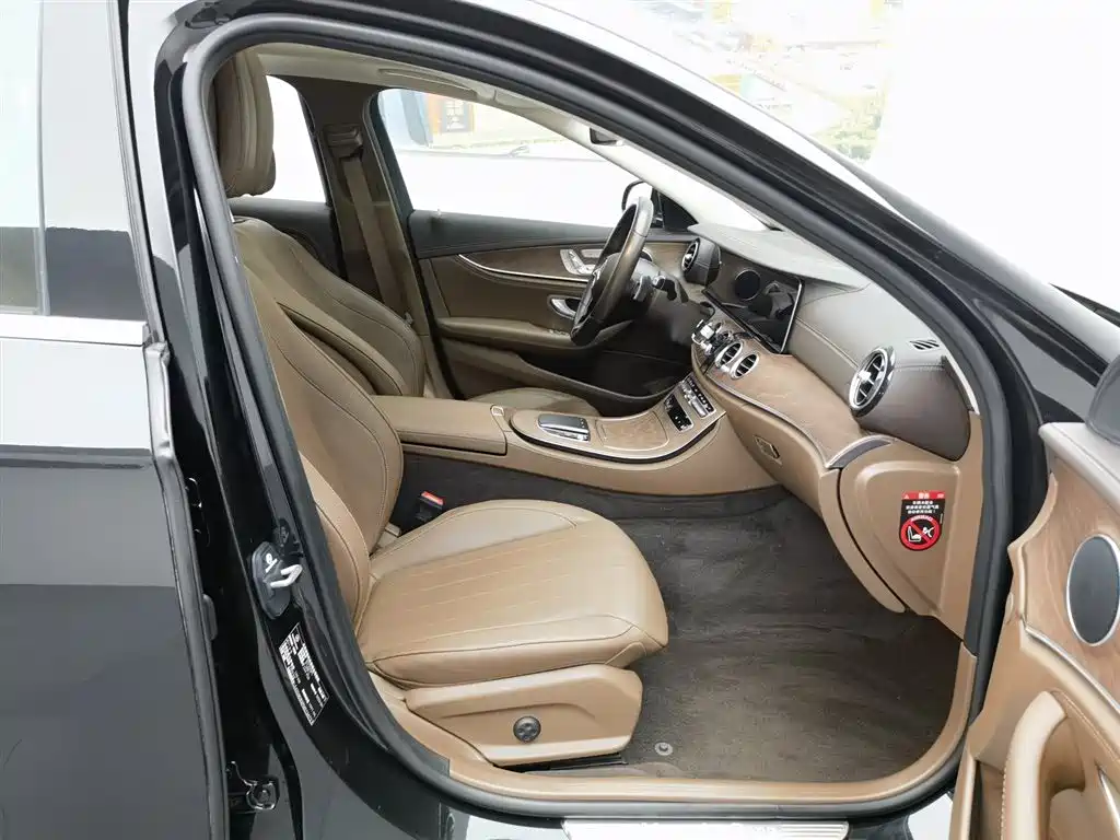 Mercedes-Benz E-Class 2023 — фото 23