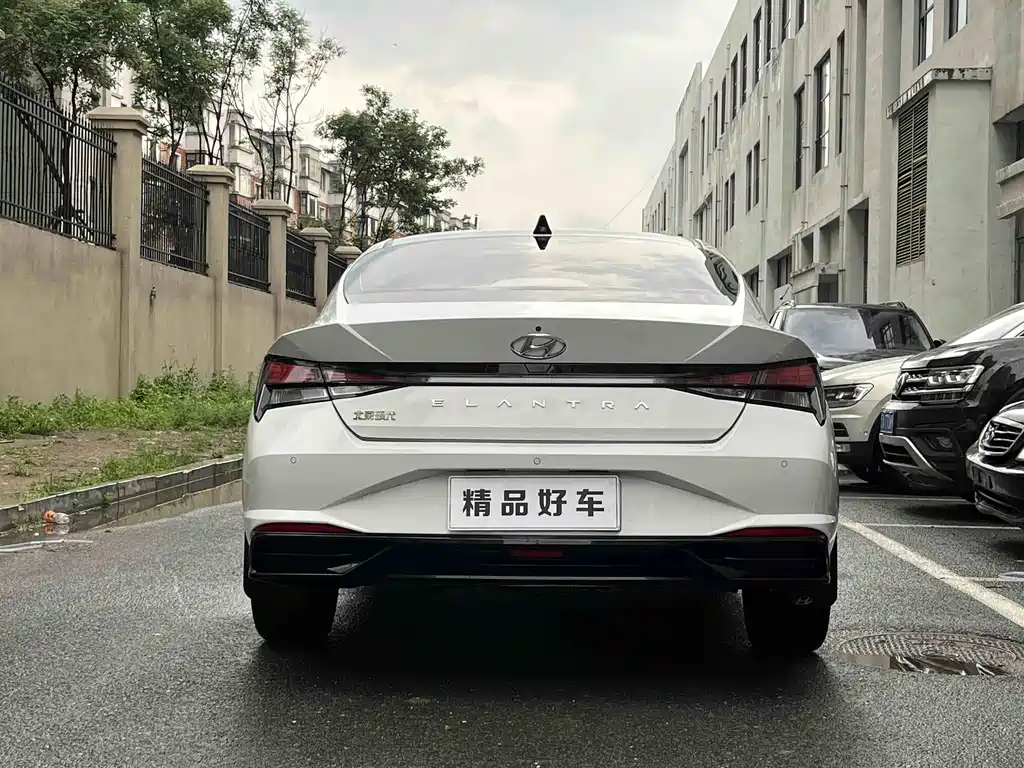Hyundai Elantra 2023