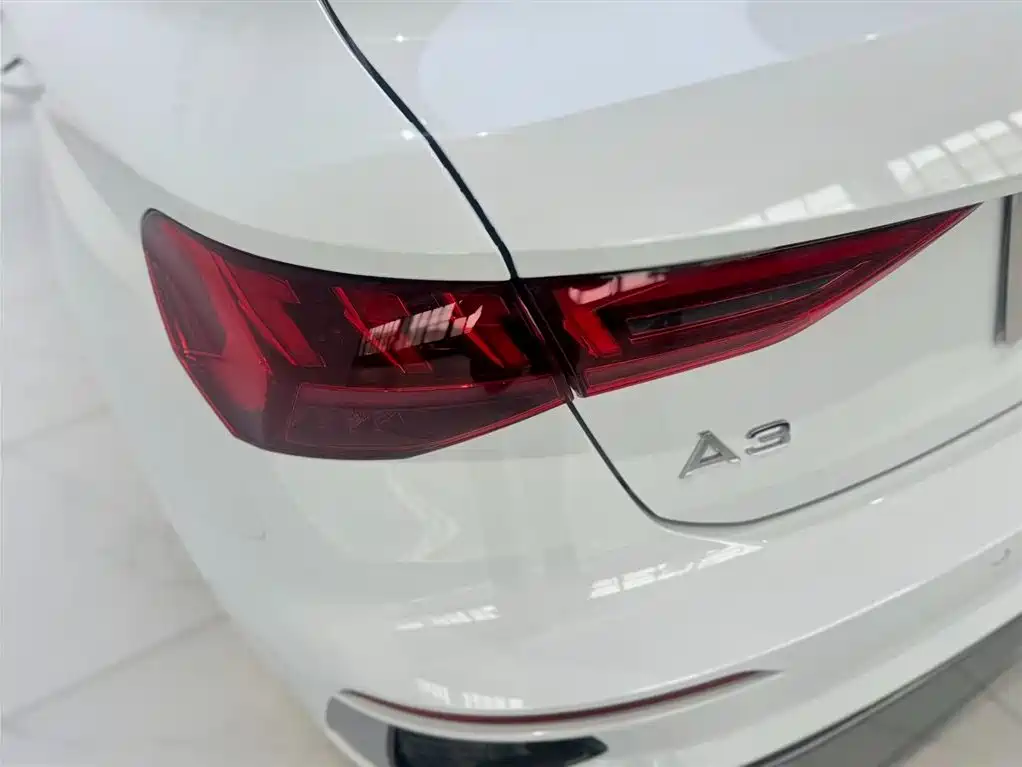 Audi A3 2023 — фото 15