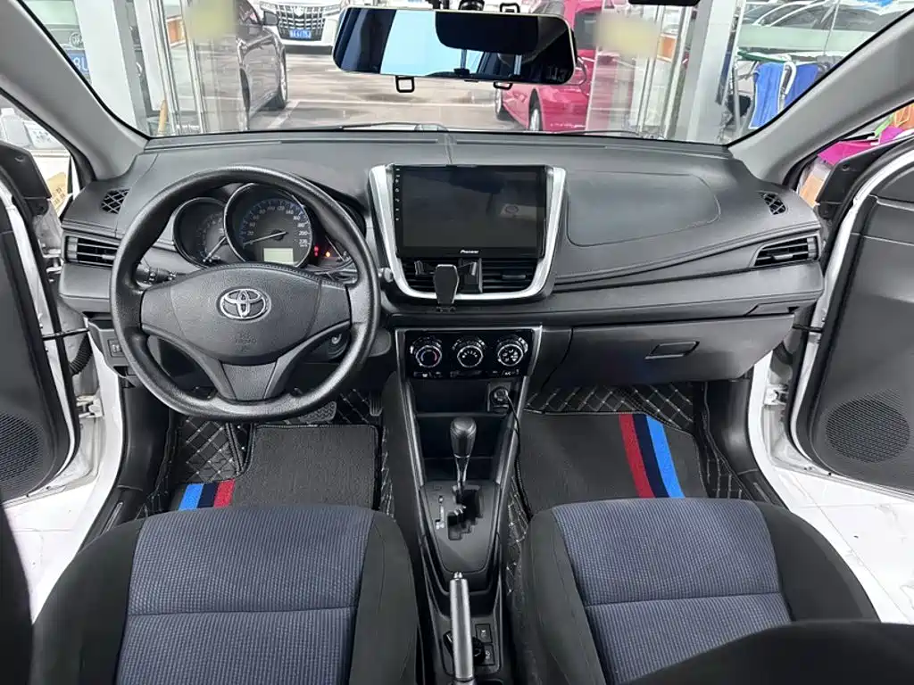 Toyota Yaris L 2016 — фото 20