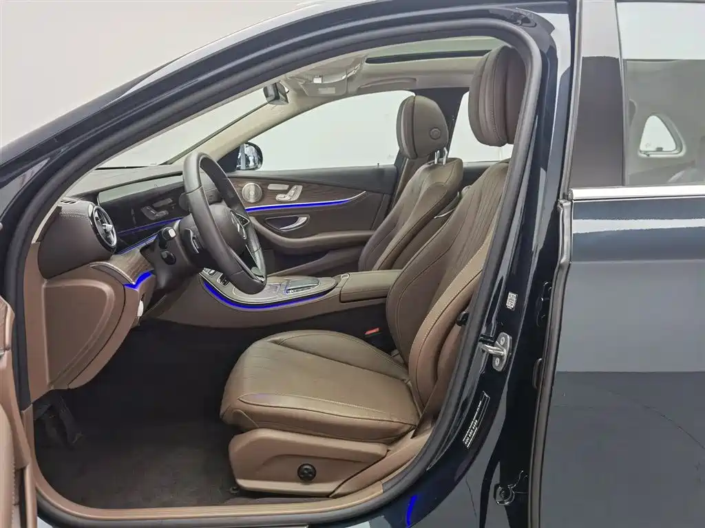Mercedes-Benz E-Class 2023 — фото 10