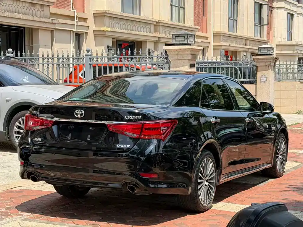 Toyota Crown 2018