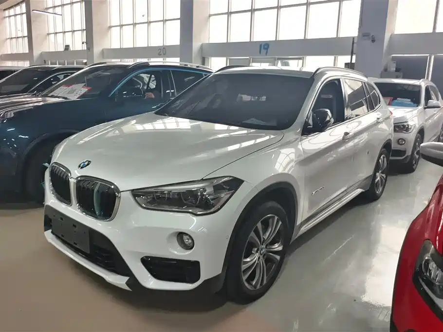 BMW X1 2017 — фото 1