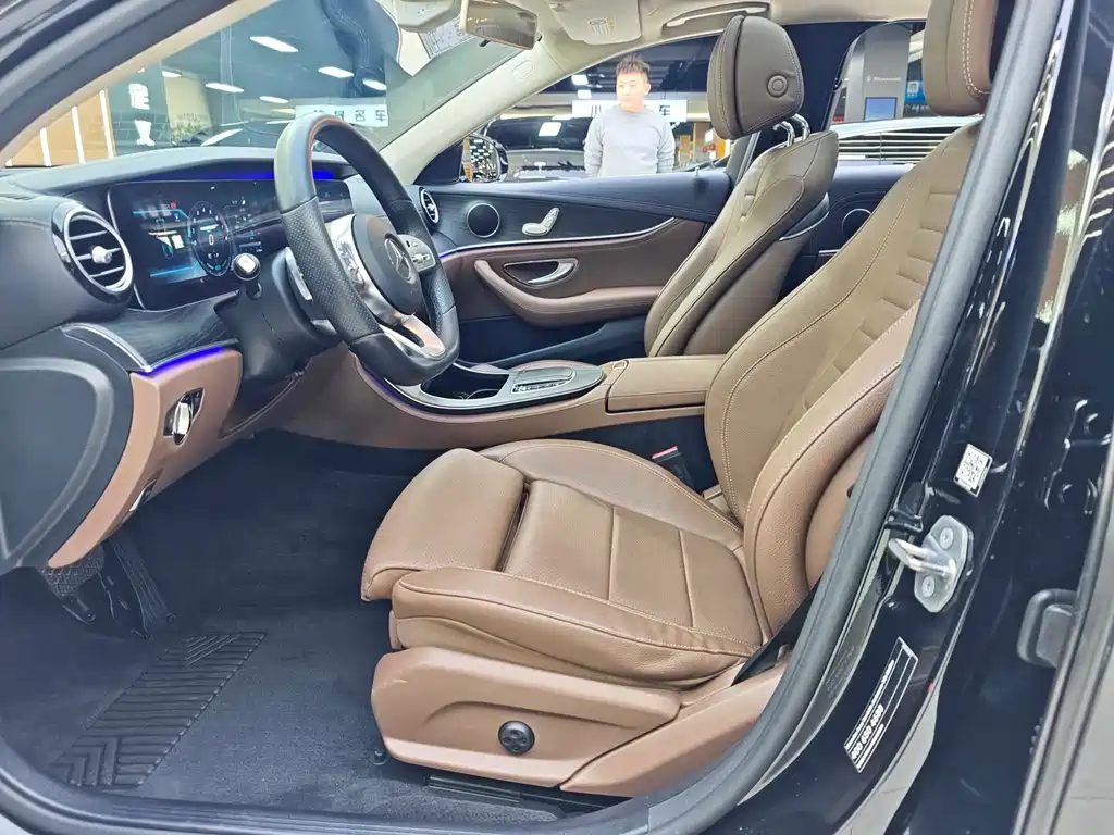 Mercedes-Benz E-Class 2019 — фото 12