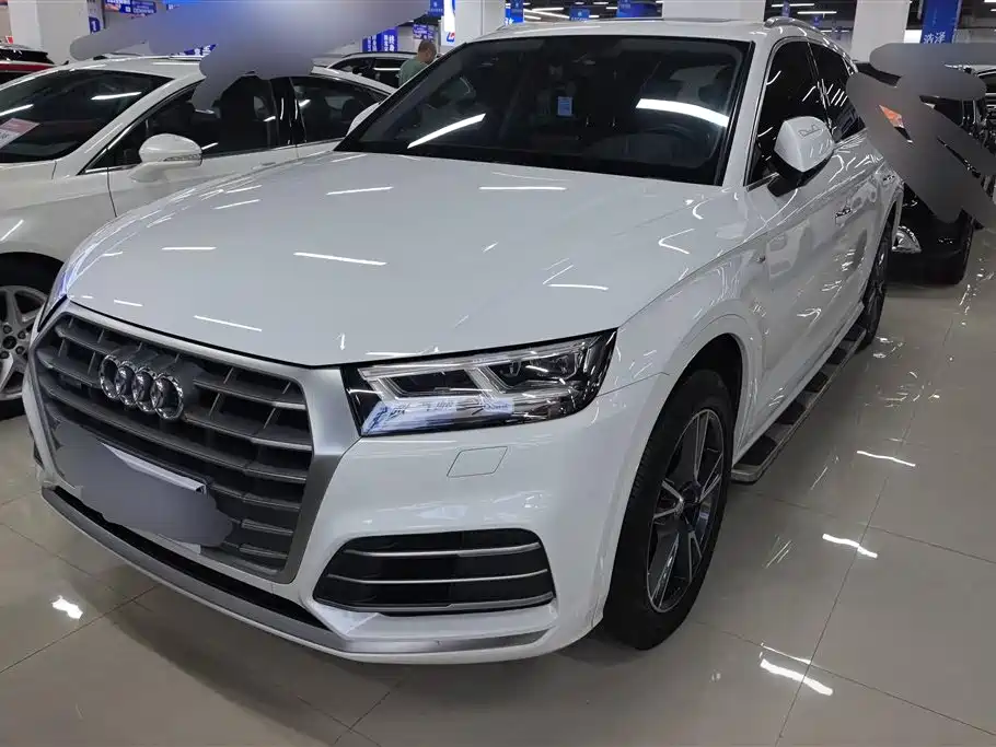 Audi Q5L 2021 — фото 1