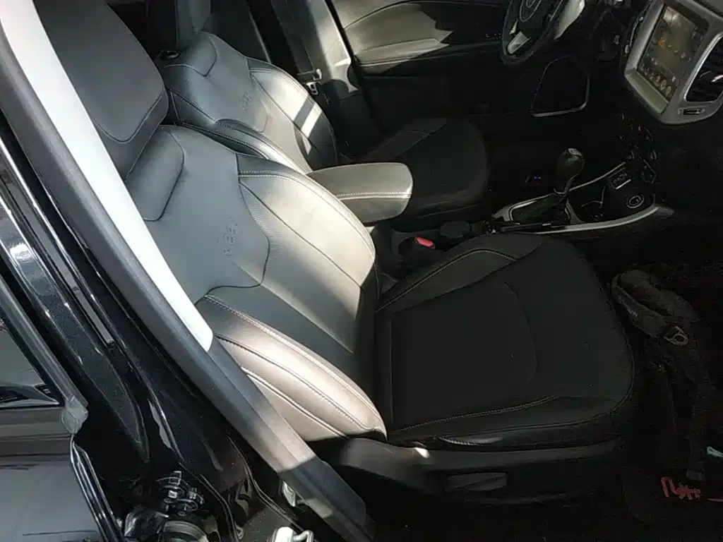 Jeep Compass 2017 — фото 25
