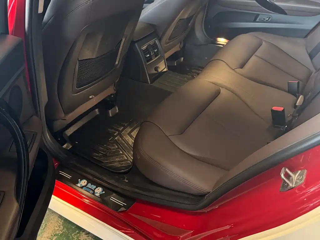 BMW 3 Series 2019 — фото 10
