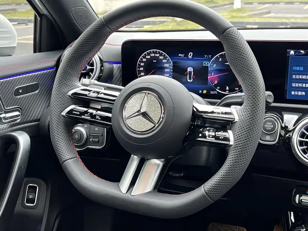 Mercedes-Benz A-Class 2024 — фото 6