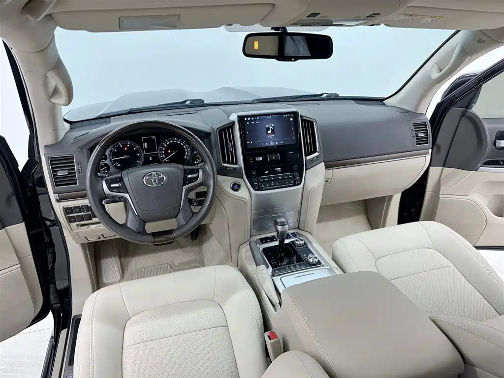 Toyota Land Cruiser 2020 — фото 12