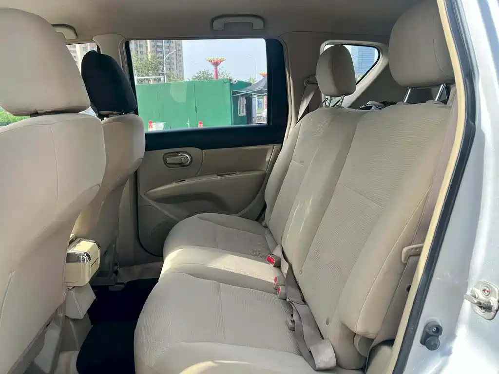 Nissan Livina 2015