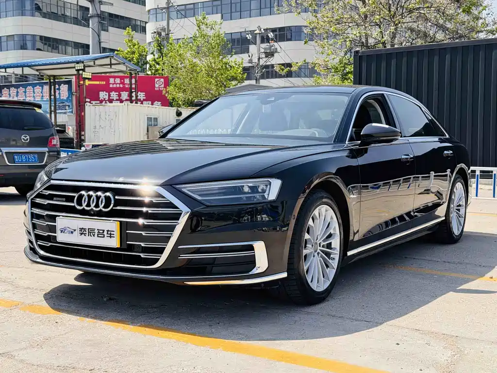 Audi A8 2018 — фото 1