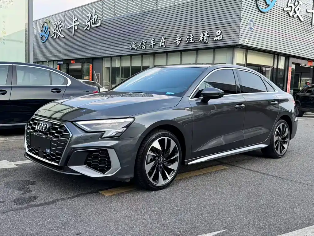 Audi A3 2023 — фото 1
