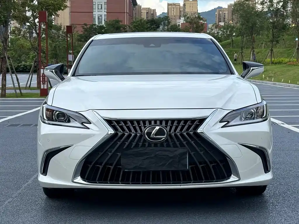 Lexus ES 2024