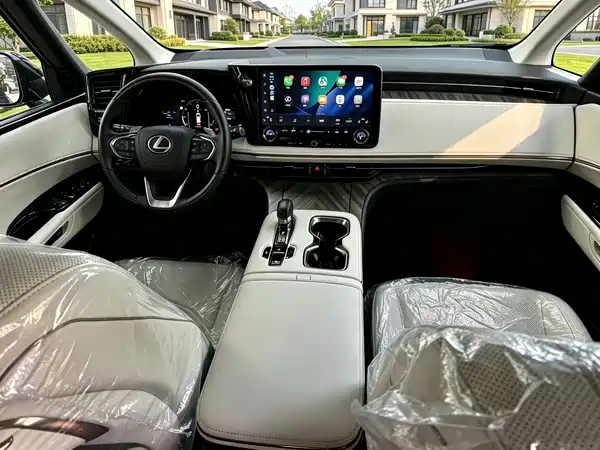 Lexus LM 2026