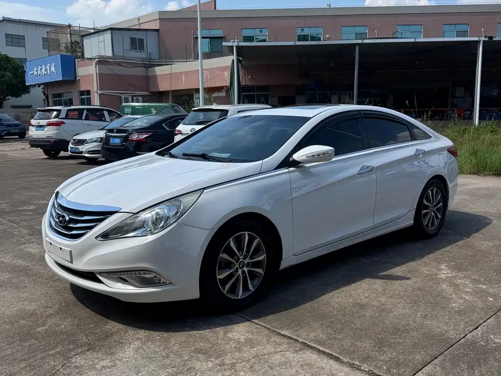 Hyundai Sonata 2014 — фото 1