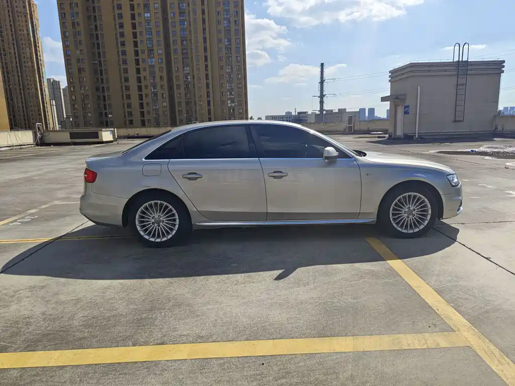 Audi A4L 2016