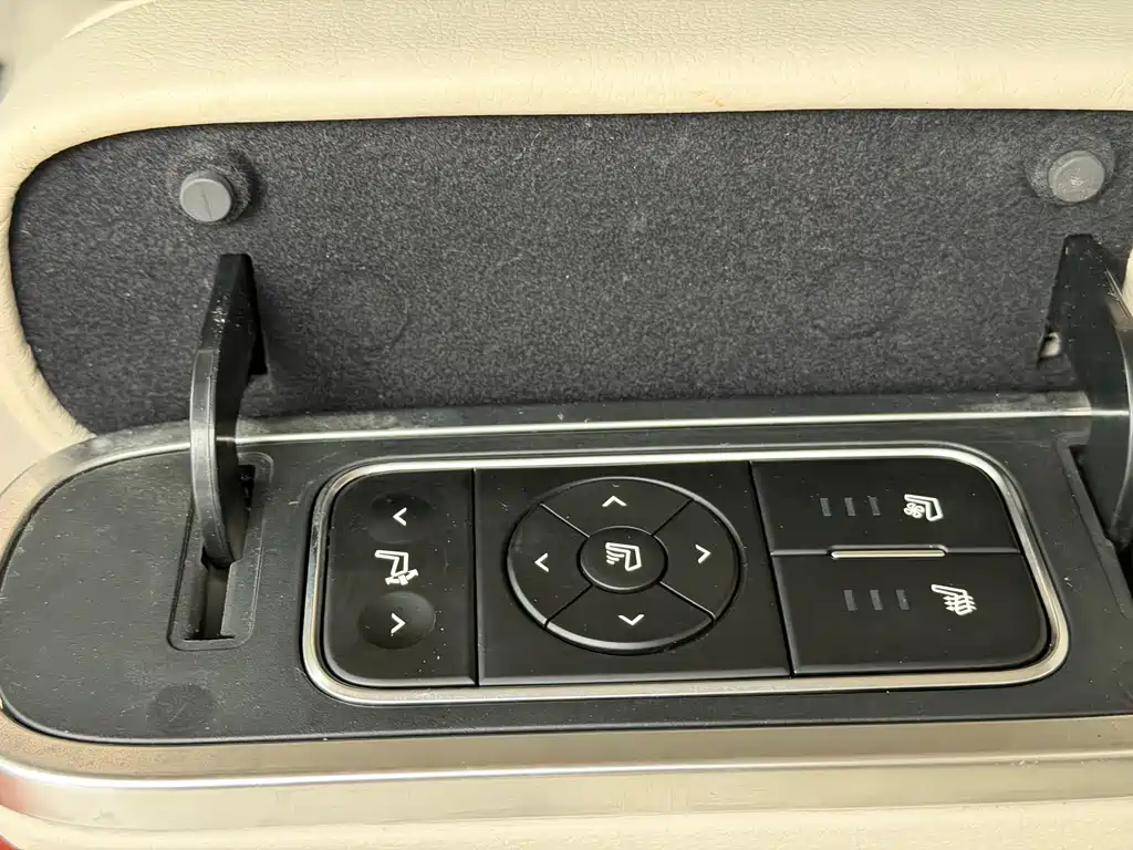 GAC Motor Trumpchi M8 2018 — фото 11