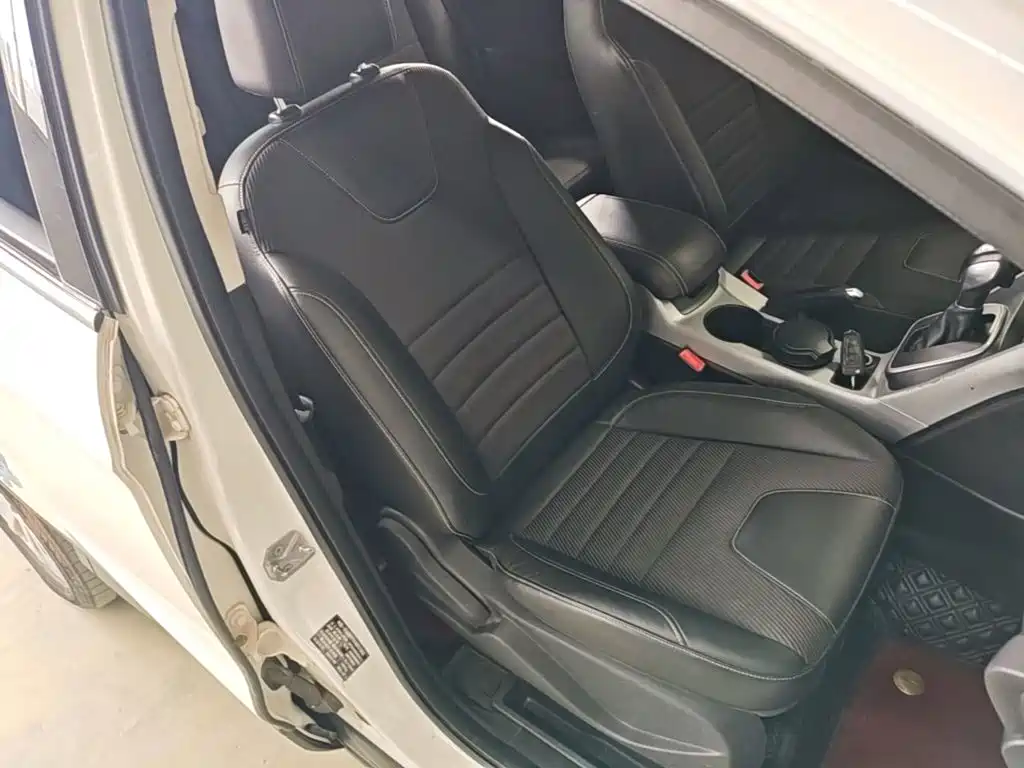Ford Kuga 2015 — фото 25