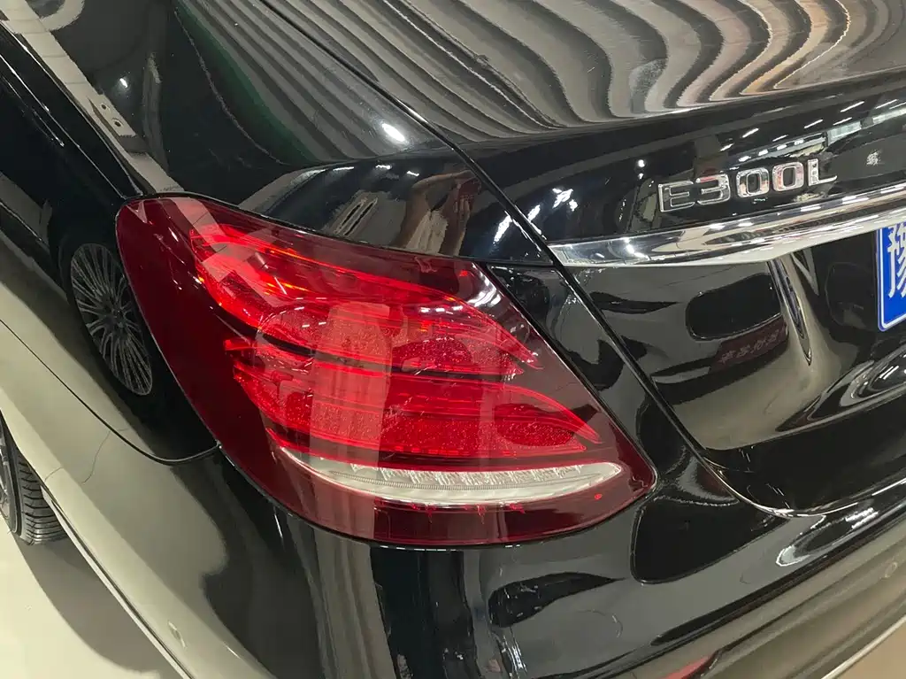 Mercedes-Benz E-Class 2020 — фото 17