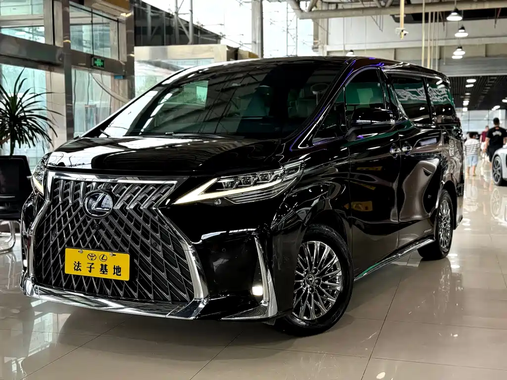 Lexus LM 2022 — фото 1