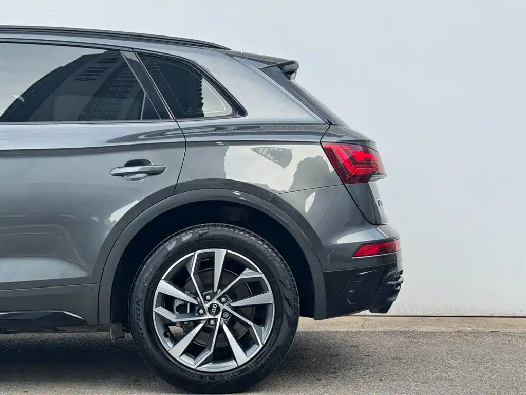 Audi Q5L 2024 — фото 14