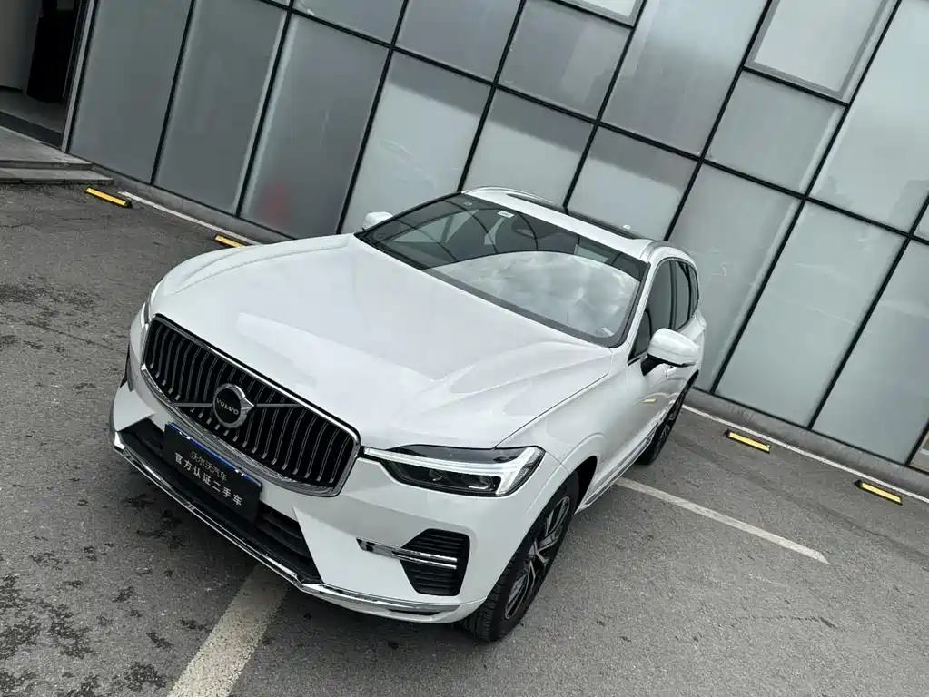 Volvo XC60 2023 — фото 8