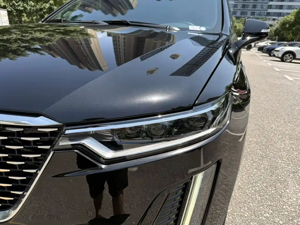 Cadillac XT6 2022 — фото 12