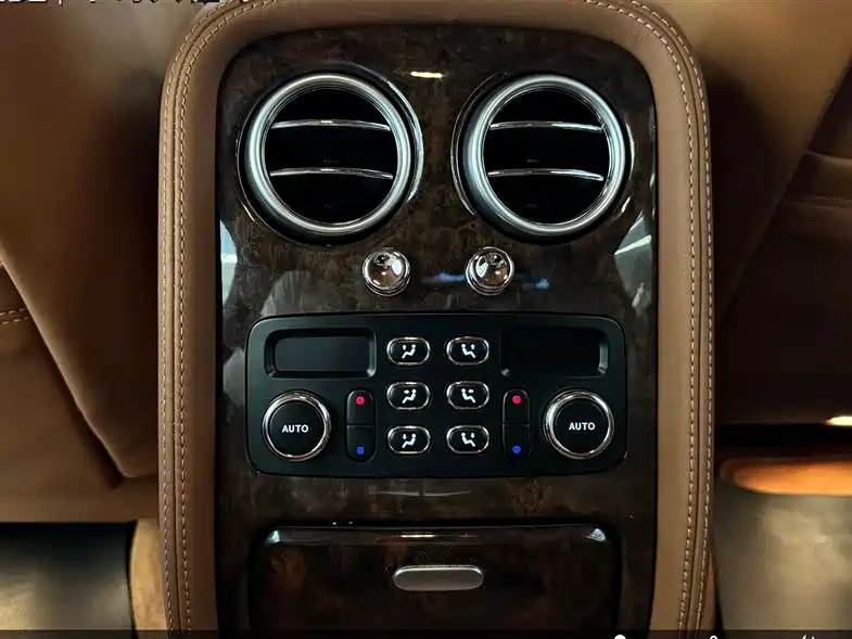 Bentley Flying Spur 2011 — фото 17