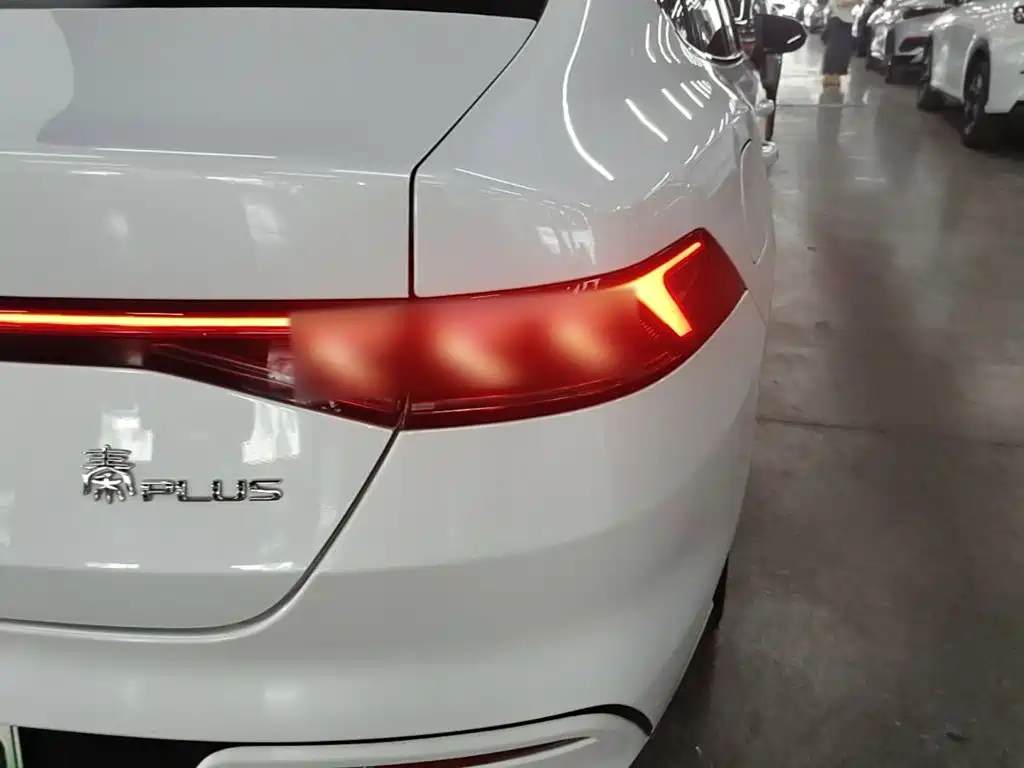 BYD Qin PLUS 2023 — фото 8