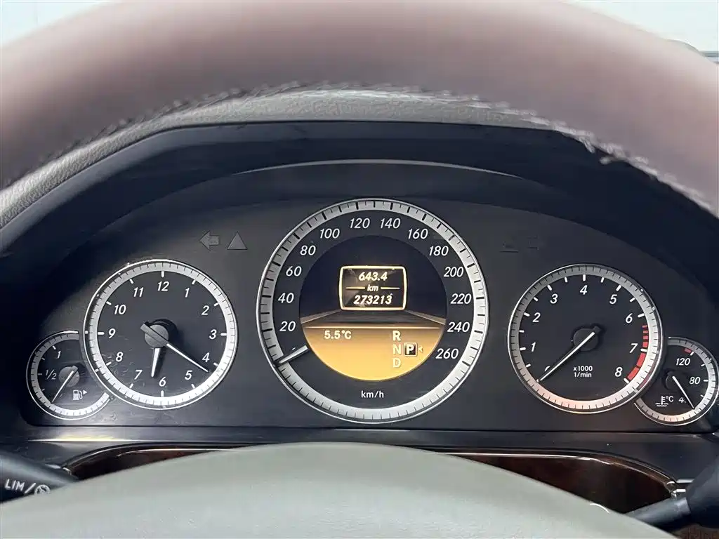 Mercedes-Benz E-Class 2012 — фото 16