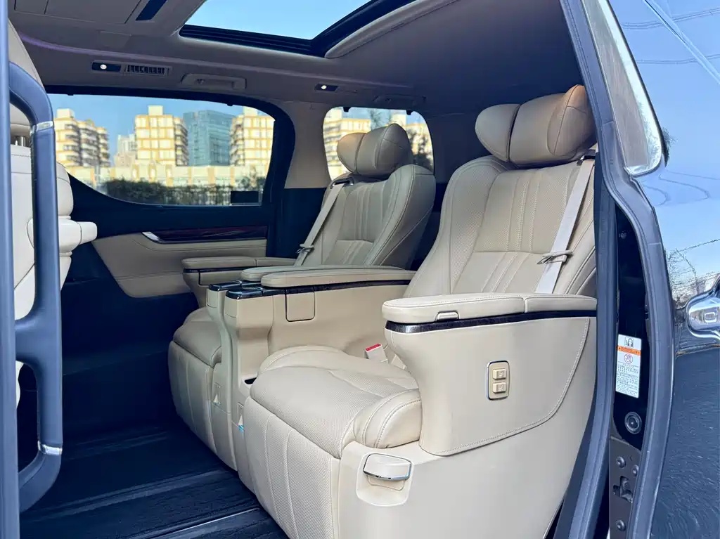 Toyota Alphard 2017 — фото 11