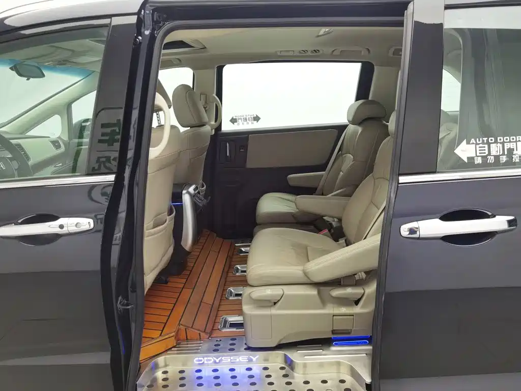 Honda Odyssey 2017 — фото 15