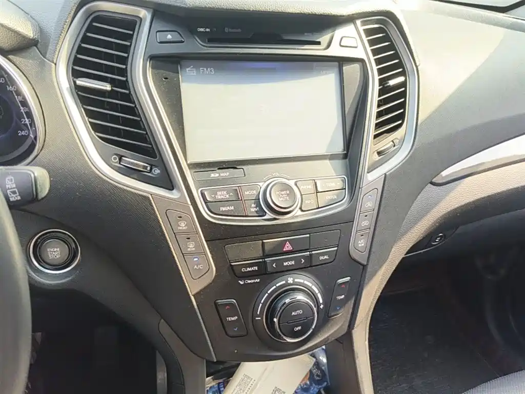 Hyundai Santa Fe 2015 — фото 13