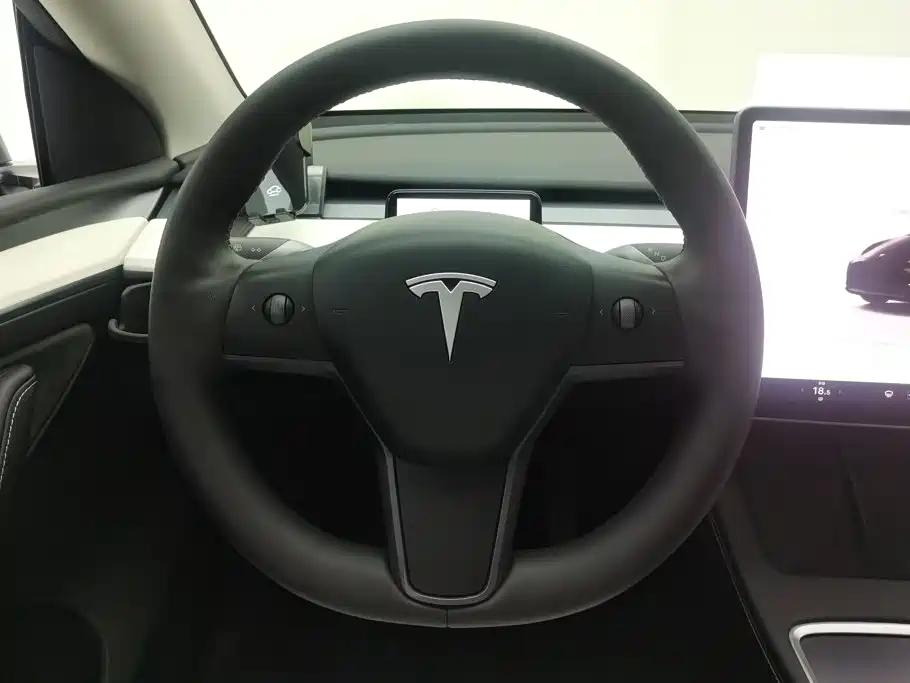 Tesla Model Y 2023 — фото 15