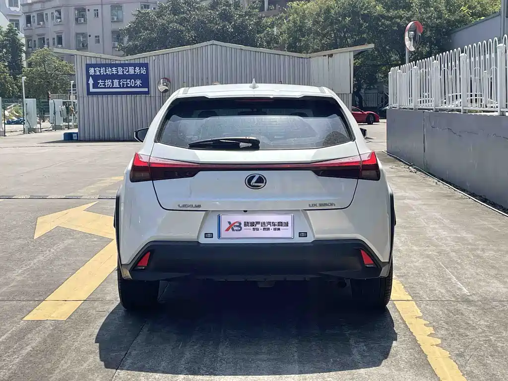 Lexus UX 2023 — фото 4