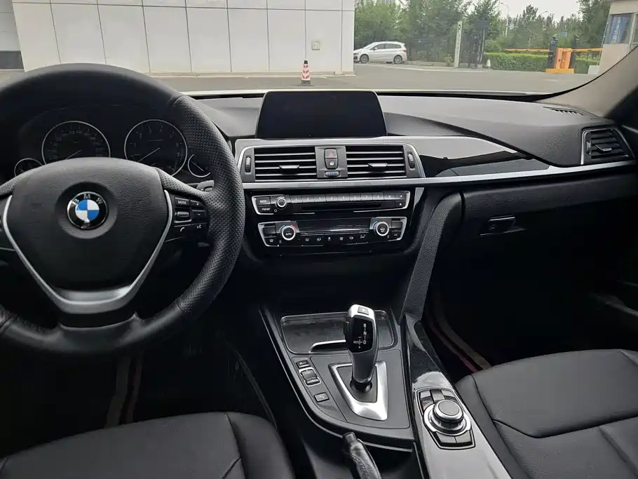 BMW 3 Series 2016 — фото 13
