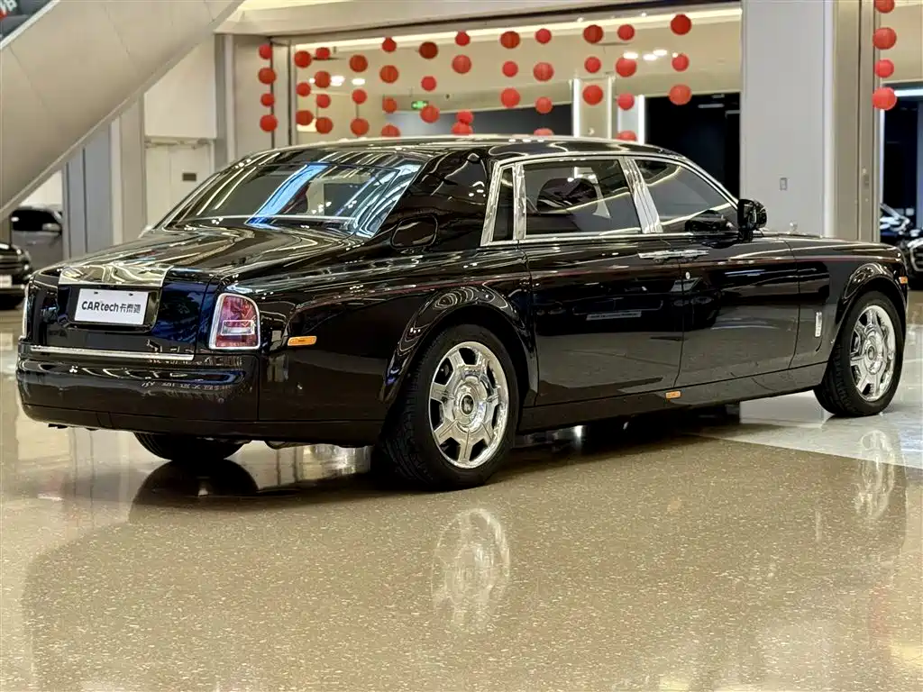 Rolls-Royce Phantom 2015 — фото 11