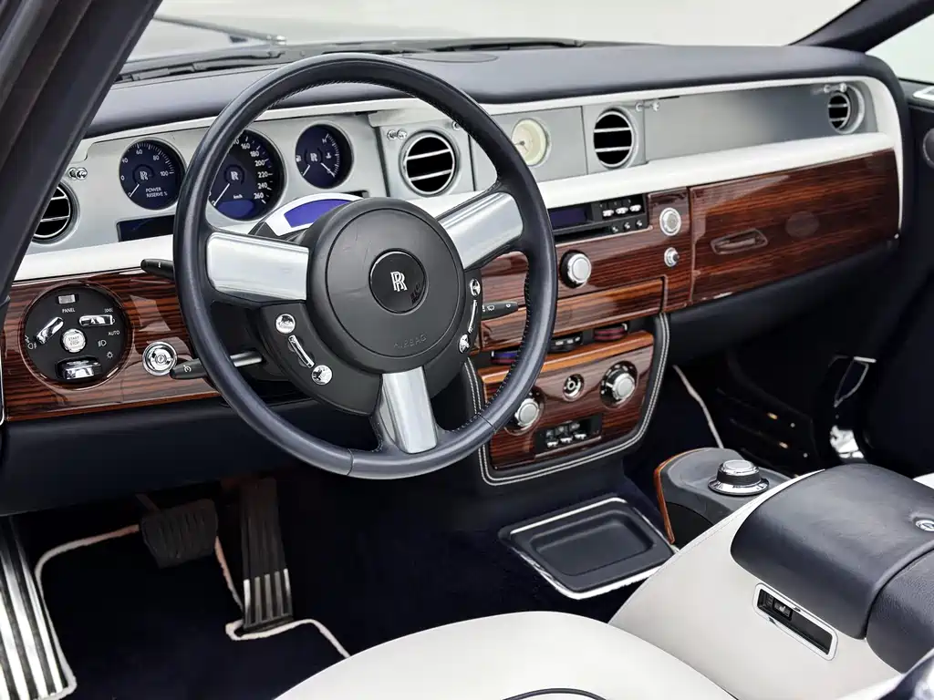 Rolls-Royce Phantom 2011 — фото 12