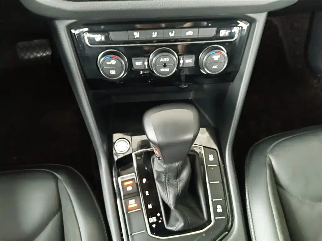 Volkswagen Tiguan L 2020 — фото 14