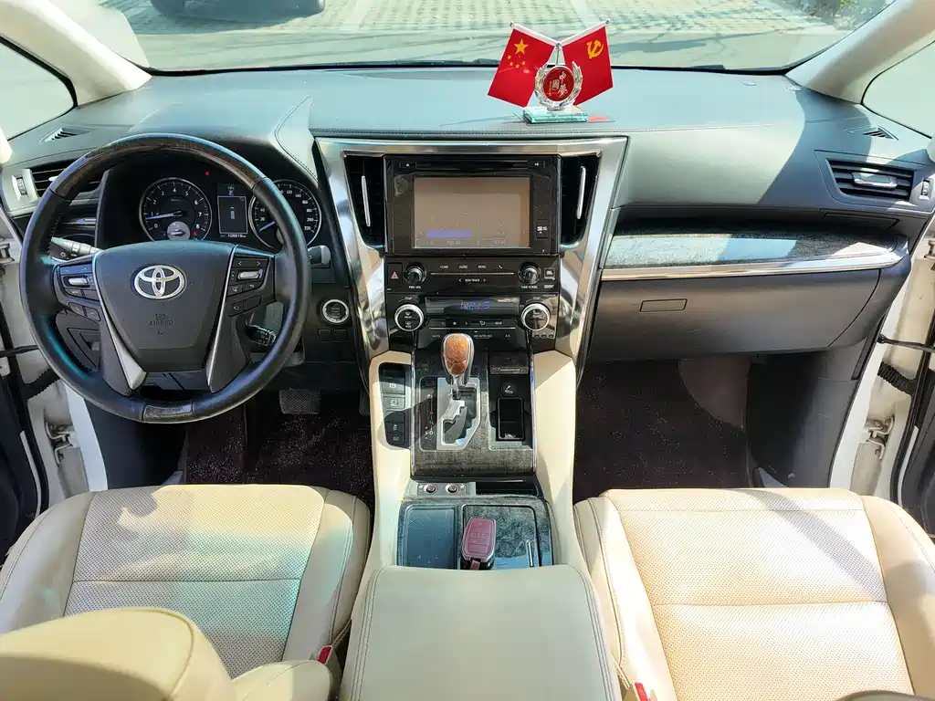Toyota Alphard 2017 — фото 14