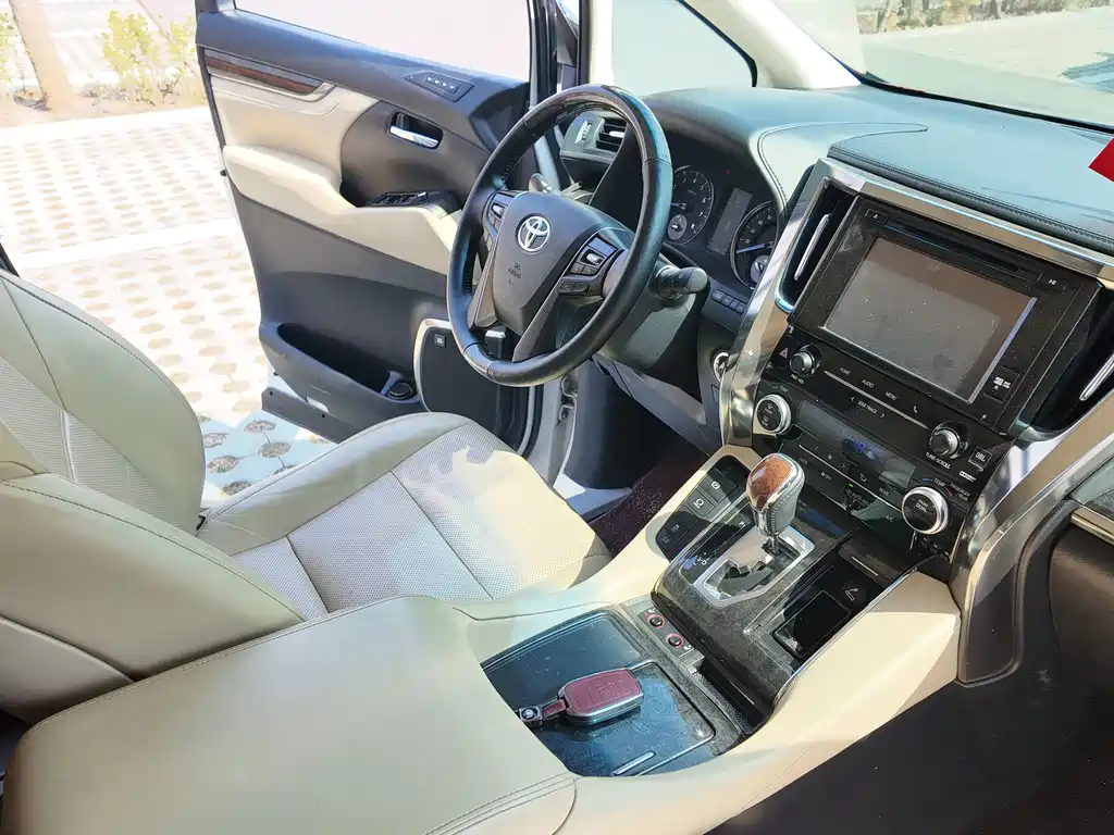 Toyota Alphard 2017 — фото 4