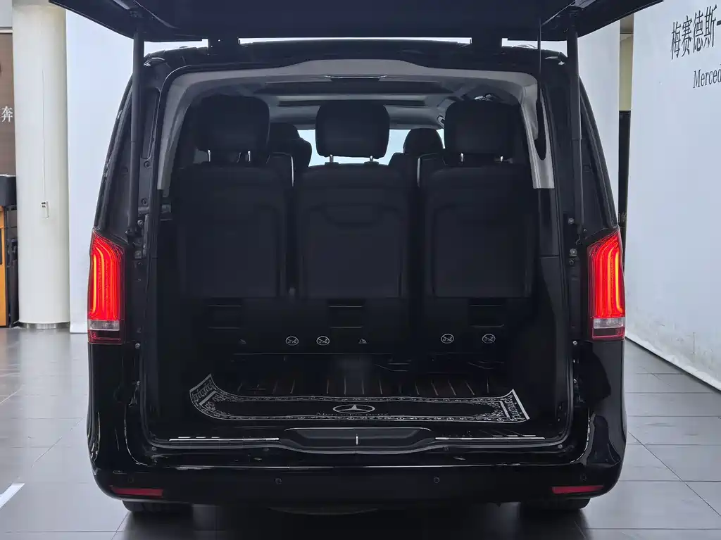 Mercedes-Benz V-Class 2021 — фото 15