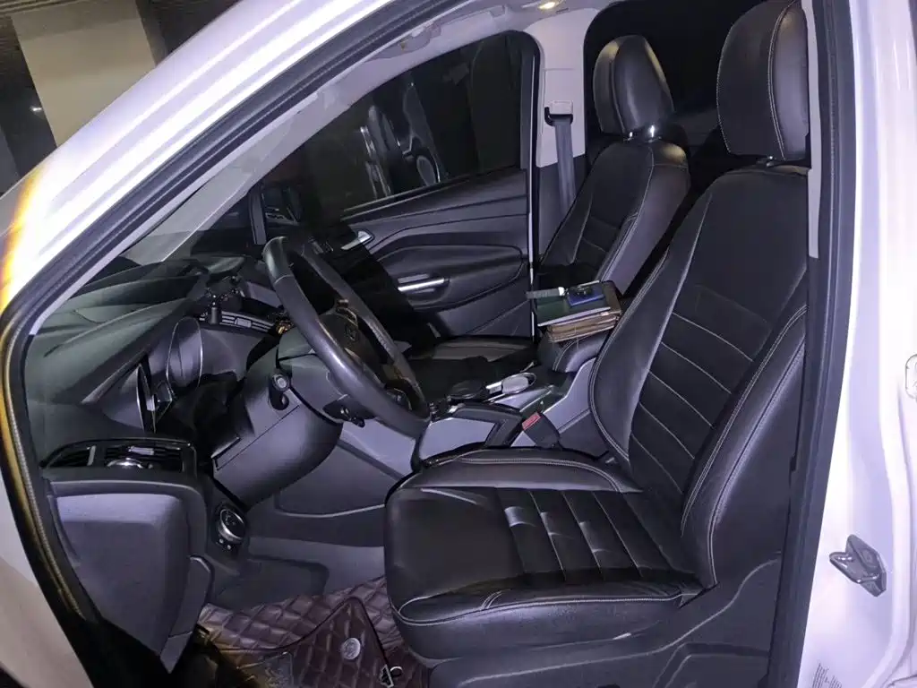 Ford Kuga 2015 — фото 16