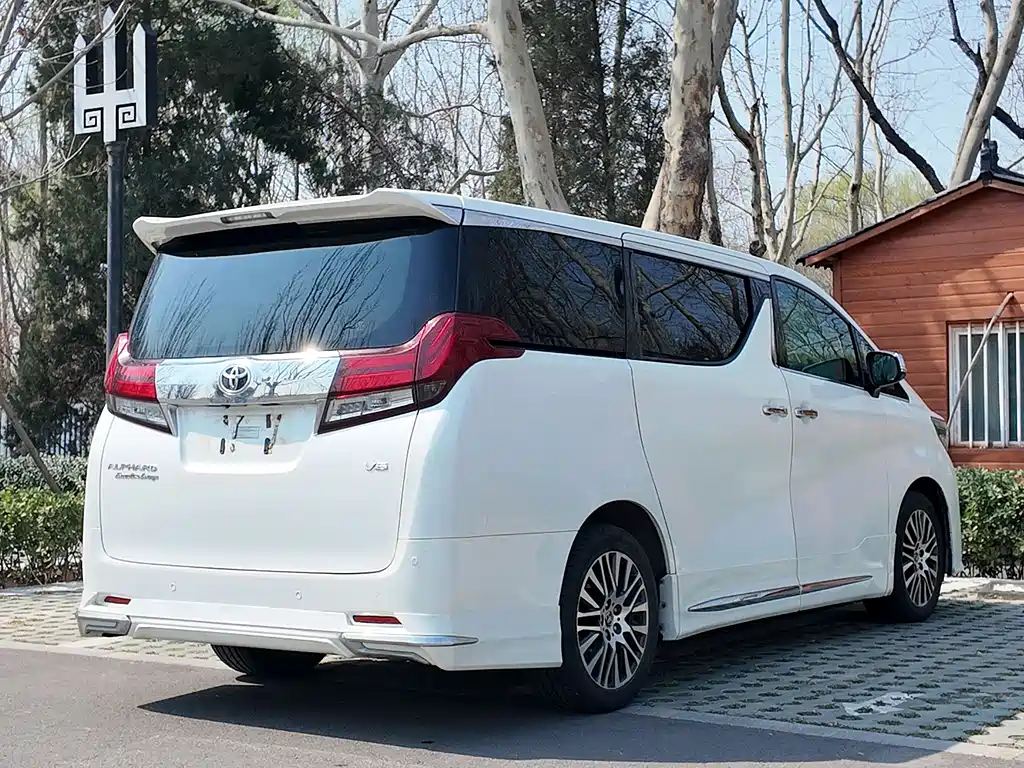 Toyota Alphard 2017 — фото 19