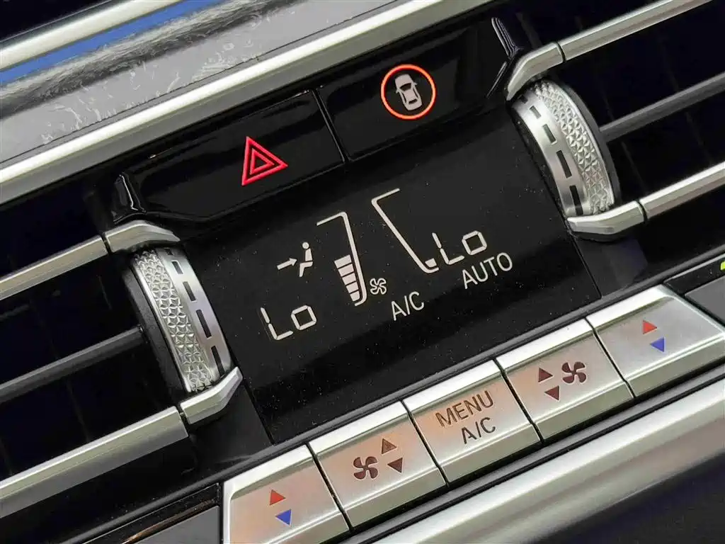 BMW X5 New Energy 2021 — фото 16