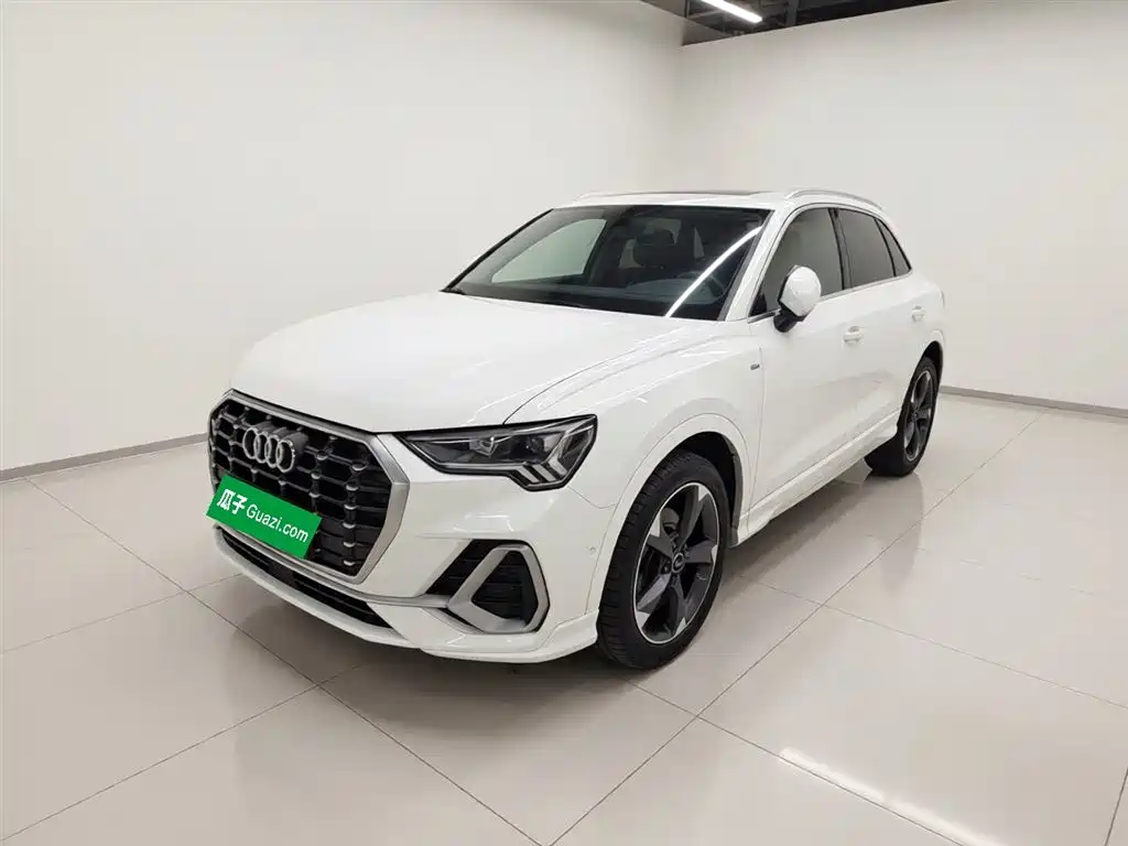 Audi Q3 2021 — фото 1