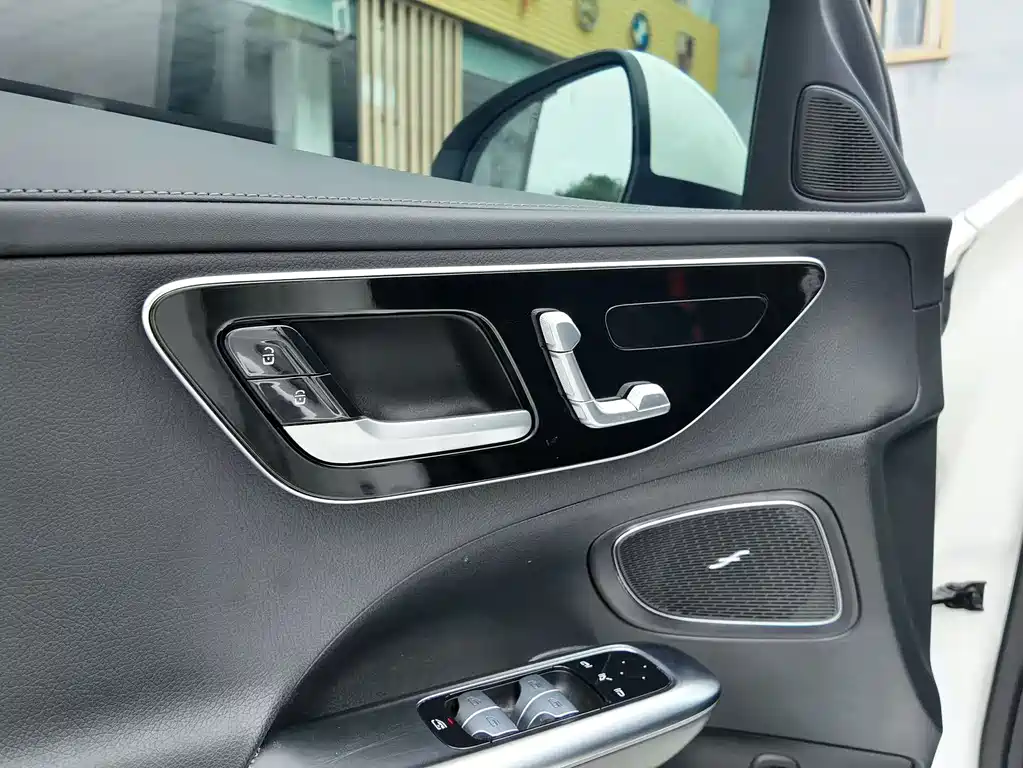 Mercedes-Benz C-Class 2024