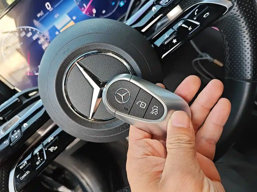 Mercedes-Benz C-Class 2024 — фото 12